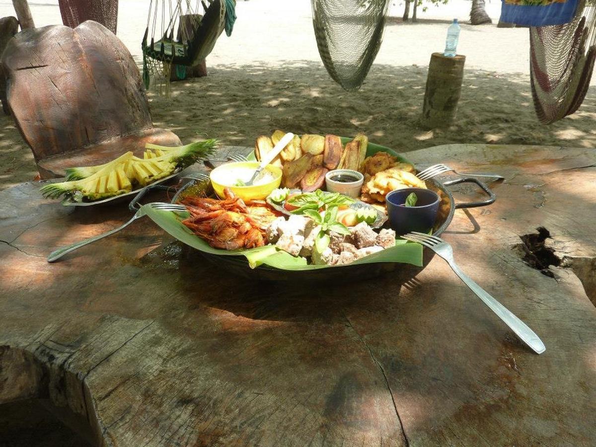 Hostal Pachamama Isla de Canas Bagian luar foto